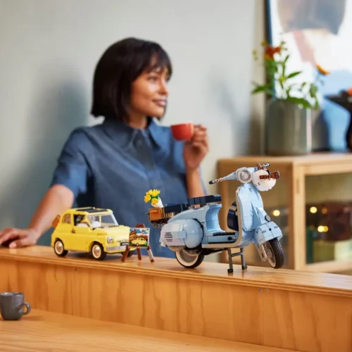 LEGO® Icons Vespa 125 - Image 3