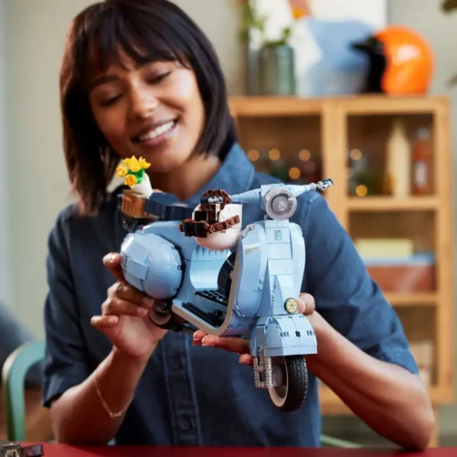 LEGO® Icons Vespa 125 - Image 4