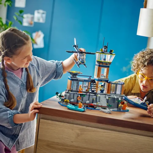 LEGO® City Police Prison Island - Image 3